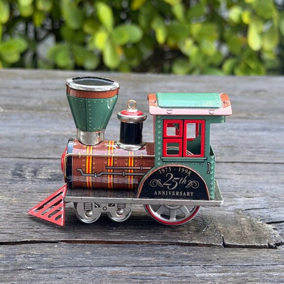 Vintage 1989 & 1998 Hallmark Train 25TH Anniversary Ornament "TIN LOCOMOTIVE" - Picture 8 of 13